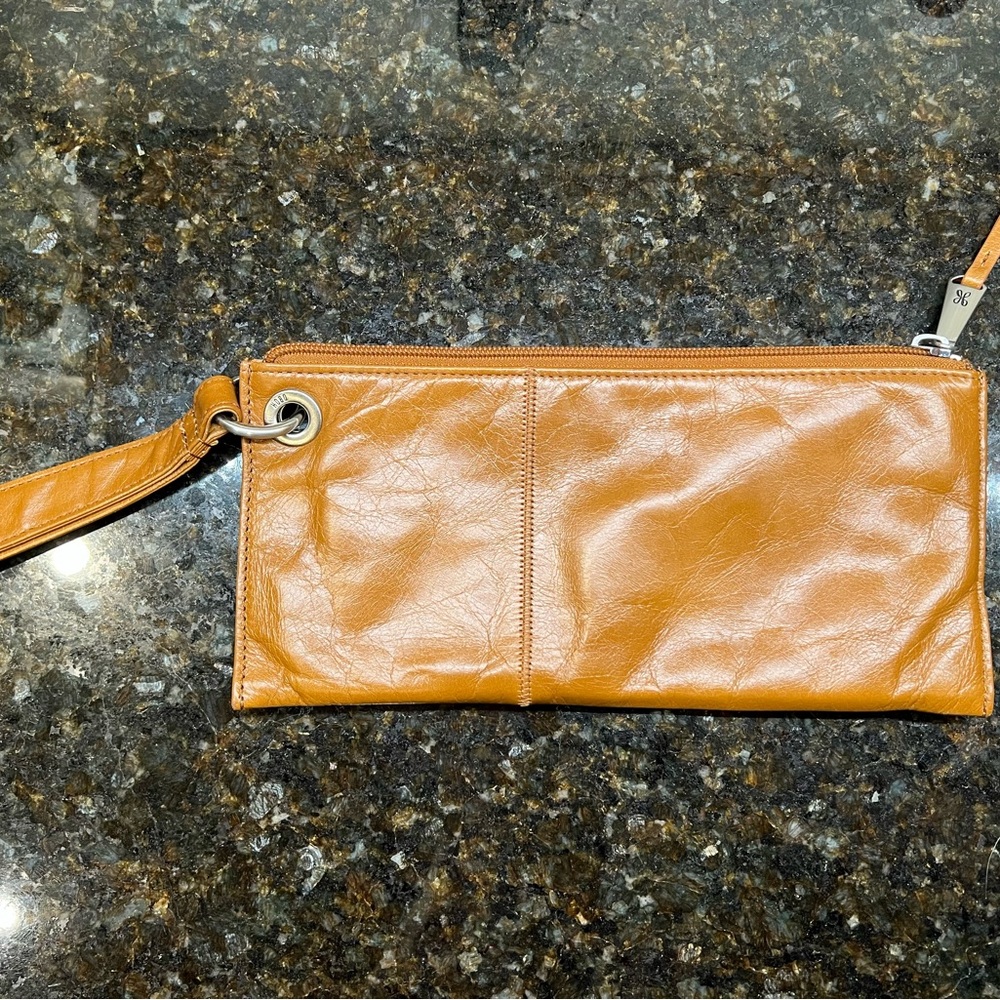 HOBO Vida Leather Wristlet